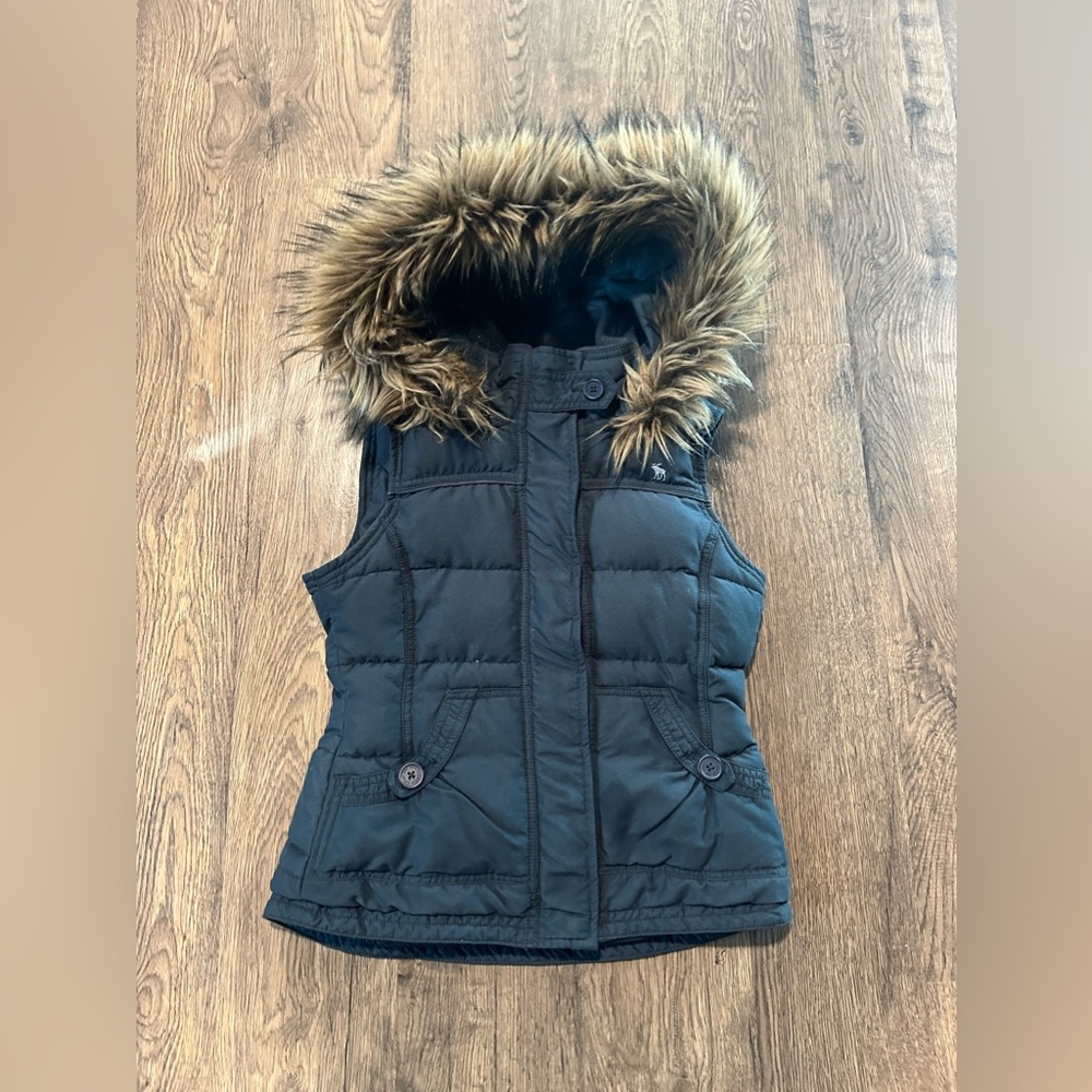 Women's size extra large, Abercrombie, fur-hooded, zip & button up vest.